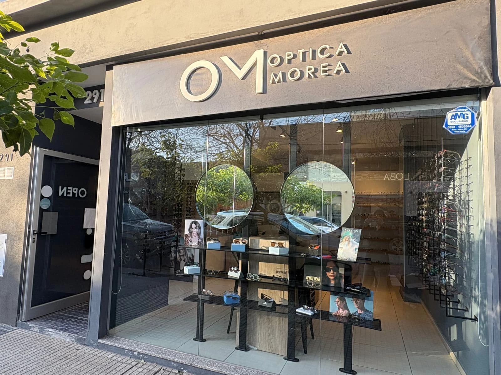 Frente del local de Optica Morea